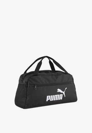 Geantă duffel neagră dintr-un material durabil, cu închidere prin fermoar, două mânere de transport și un logo alb Puma pe lateral. Accente din țesătură texturată.
