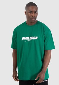 Smilodox BLAKE - Printtipaita - grün