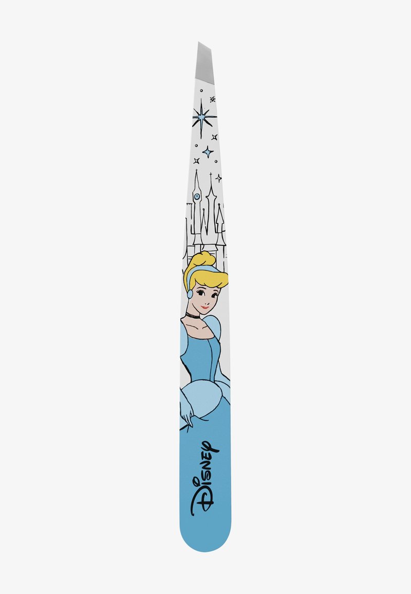 Pinces à épiler avec une pointe en acier inoxydable, poignée bleue représentant Cendrillon, robe bleu clair, fond blanc avec des motifs de château et d'étoiles.