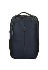 Zaino realizzato in tessuto resistente di colore blu navy con superficie testurizzata, dotato di una tasca frontale con zip e un'accortezza verde per aumentare la visibilità.