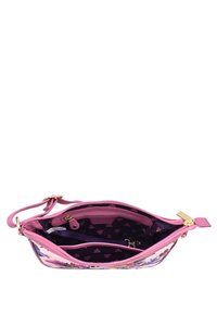 Rosa Handgelenktasche mit Blumenmuster, geöffnet, um das dunkelviolette Innenfutter, eine Reißverschlusstasche und einen Schlüsselclip im Inneren zu zeigen.