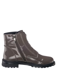 Stivaletti alla caviglia in vernice marrone con cerniere laterali, cuciture a contrasto, suola chunky e finitura liscia e lucida.