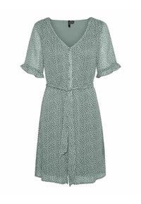 Kurzärmliges Kleid in Hellgrün mit V-Ausschnitt, Knöpfen und weißen Punkten. Der gebundene Taillengürtel und die Rüschenärmel sorgen für besondere Details.