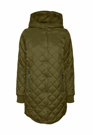 Manteau long matelassé vert olive avec capuche, doté de poches latérales zippées et de poignets côtelés. Tissu lisse et léger avec une finition brillante.