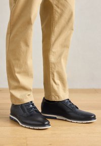 Unselected, dark blue