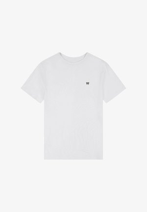 T-shirt en coton blanc avec un col rond, des manches courtes et un petit logo gris sur la poitrine gauche. Texture douce avec un design simple.