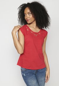 Koroshi SHORT SLEEVE PLEAS - Blúzka - red coral