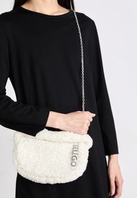 Ausgewählt, open white