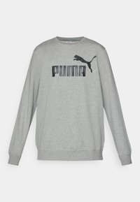 Grå langærmet sweatshirt lavet af bomuldsblanding, med et sort "PUMA" logo og et springende Puma grafik på forsiden. Tætsiddende manchetter.