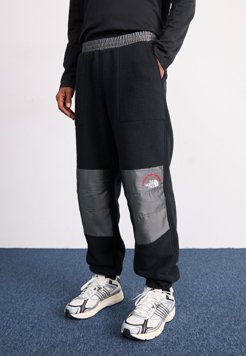 The North Face M RETRO DENALI PANT - Tracksuit bottoms - black/moonstone grey
