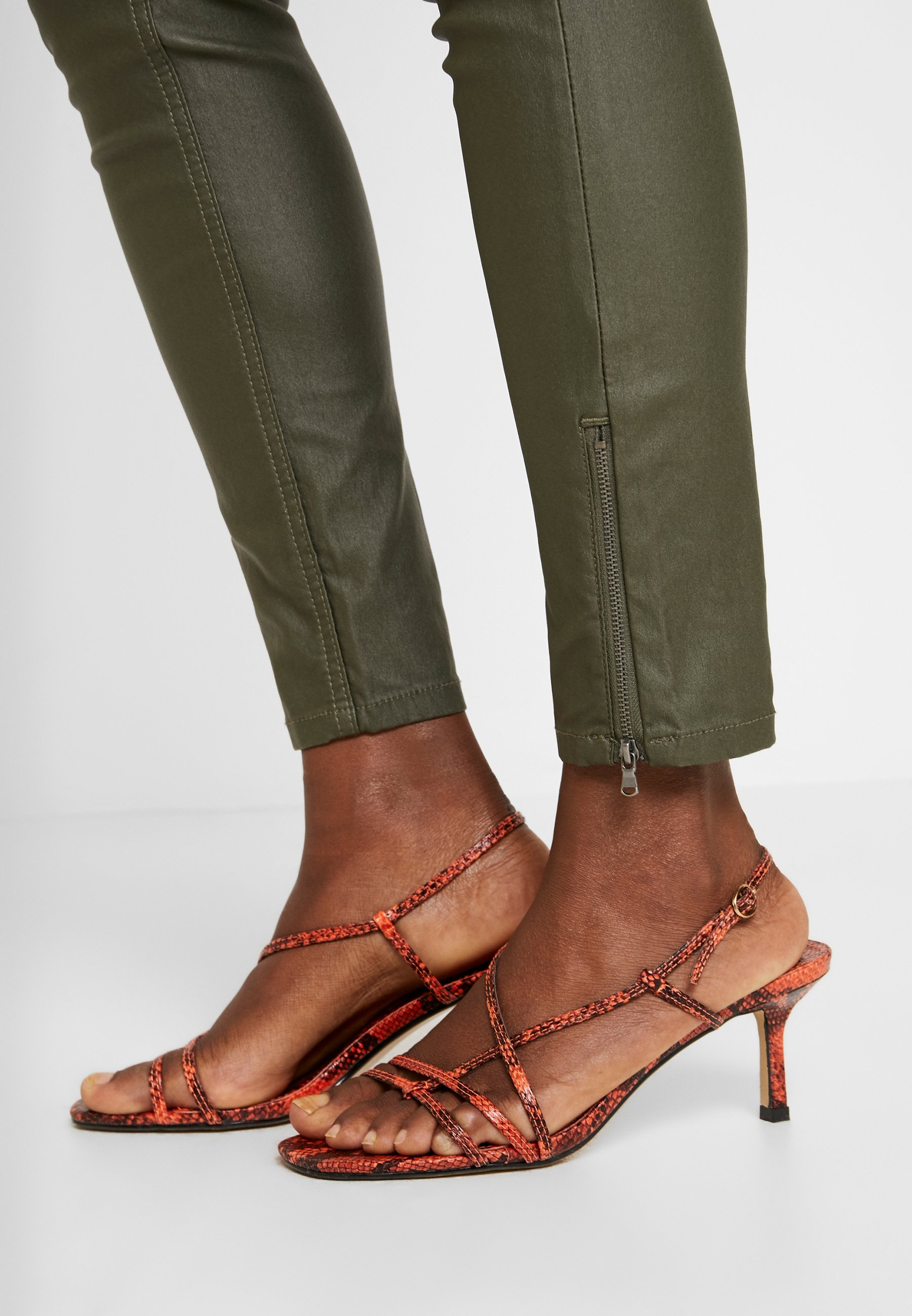 Freequent AIDA COOPER Bukse olive nightoliven Zalando.no Freequent AIDA COOPER Bukse olive nightoliven Zalando.no