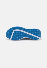 Nike Performance INTERACT RUN - Trail running shoes - ashen slate/black/football grey/star blue/green strike/white
