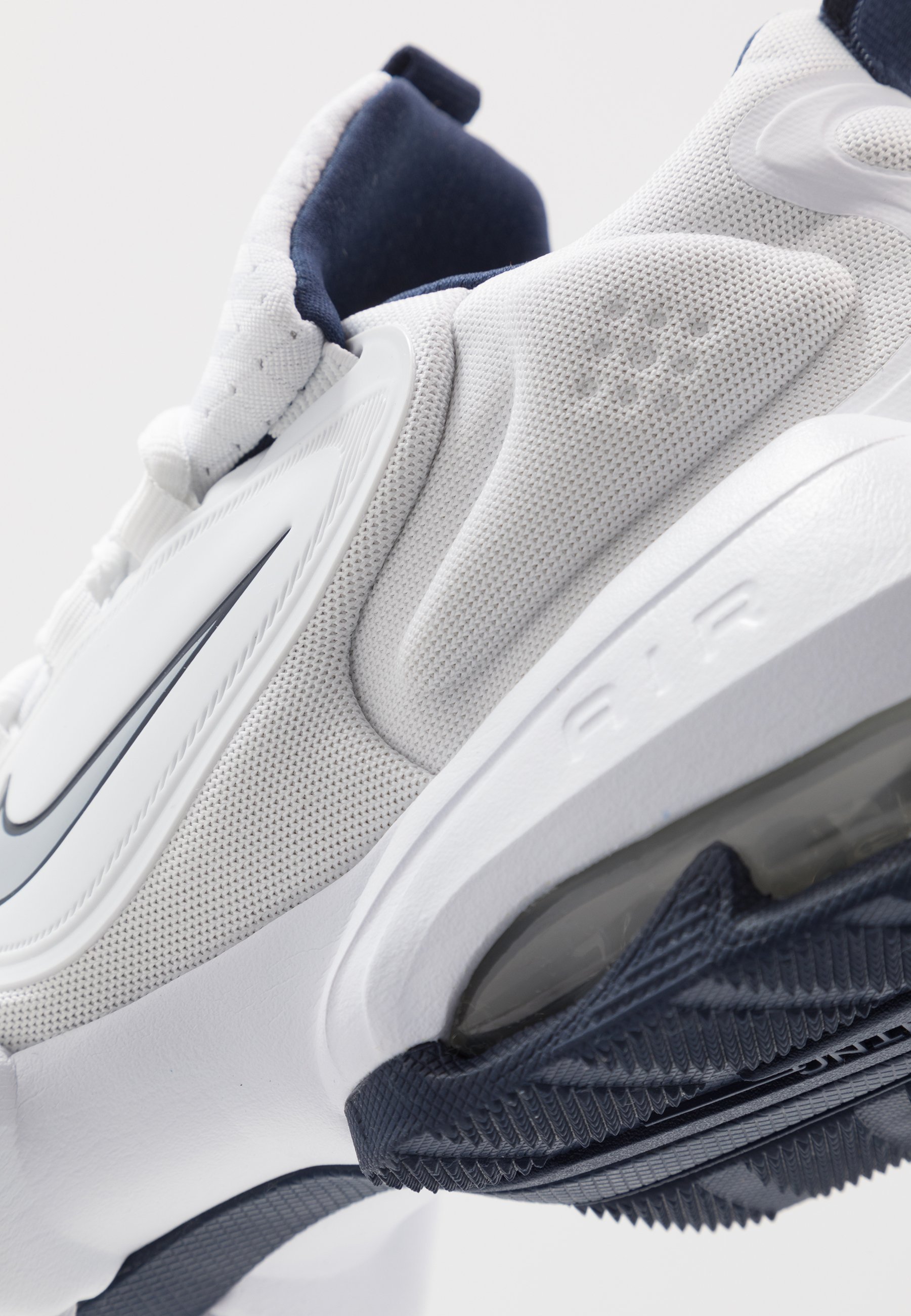 Nike Performance AIR MAX ALPHA SAVAGE Treningssko white Nike Performance AIR MAX ALPHA SAVAGE Treningssko wolf