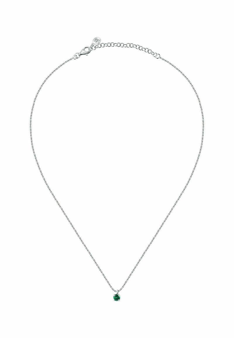 Collana in argento con un singolo pendente di pietra verde, caratterizzato da una superficie liscia e un design semplice e delicato.