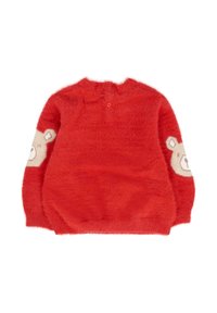 Maglione lungo rosso in peluche per bambini con facce di orsetto beige sui gomiti e due bottoni vicino al collo rotondo.