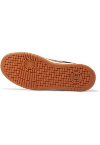 DC Shoes MANTECA  - Trainers - tbn tan brown