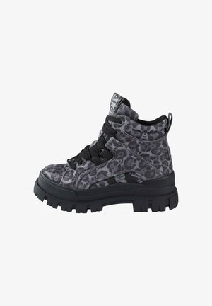 Scarpe alte grigie con stampa leopardata nera. Presentano una suola nera spessa, colletto imbottito e lacci neri. Materiale resistente.