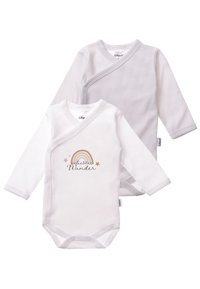 Zwei langärmlige Baby-Bodysuits: einer weiß mit einem Regenbogen-Grafik und Text, und einer hellgrau mit dezenten Streifen.