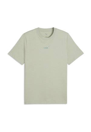 Camiseta Puma de manga corta de color verde claro con cuello redondo y pequeño logo de Puma centrado en el pecho.
