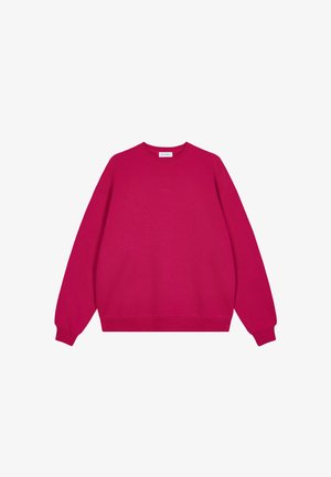 Langærmet rundhalset sweatshirt i klar pink med ribstrikkede manchetter og kant, vist på en hvid baggrund.