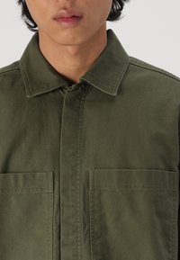 Only & Sons ONSLEDGER LIFE - Button down-skjorte - olive night