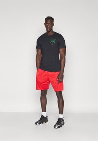 Nike Performance ICON SHORT - Korte broeken - university red/white