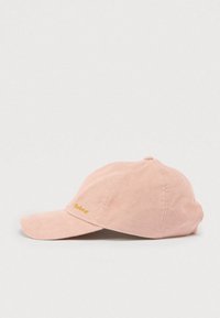 Ροζ καπέλο από κορδόνι με καμπυλωτό γείσο. Διαθέτει μικρό χρυσό λογότυπο στο πλάι. Μαλακή υφή και δομημένος σχεδιασμός.