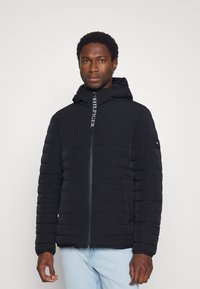 Tommy Hilfiger STRETCH HOODED JACKET - Casaco de inverno - desert sky