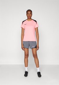 Nike Performance STRIKE TOP - Camiseta deportiva - sunset pulse/black
