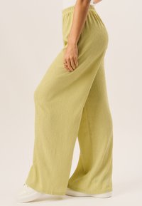 GINI LONDON TEXTURED PULL ON WIDE LEG - Trousers - sage green