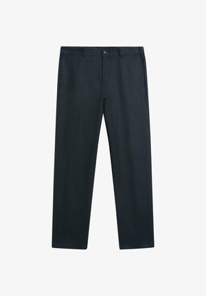 Schwarze gerade geschnittene Anzughose mit Knopf- und Reißverschluss, Gürtelschlaufen und Seitentaschen, flach auf weißem Hintergrund abgebildet.