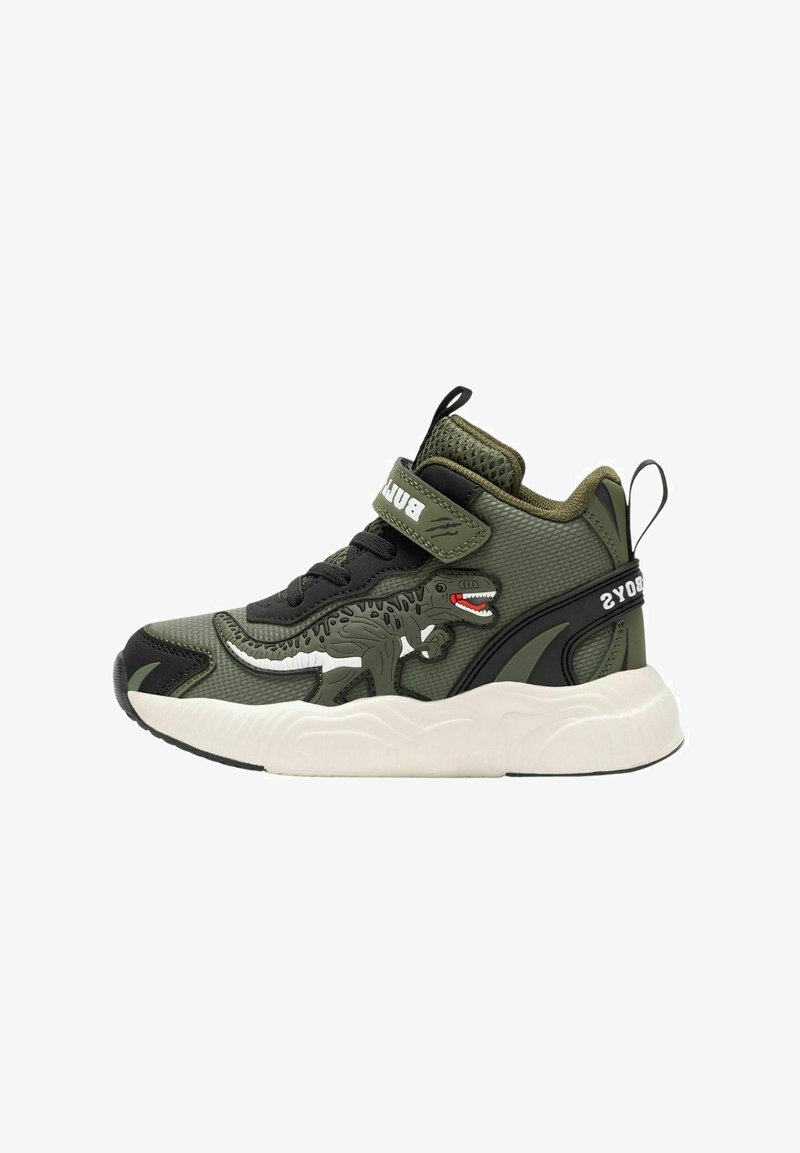 Sneaker alto verde con accenti neri, tomaia in rete testurizzata, dettaglio grafico di un dinosauro e strap in Velcro; suola robusta in gomma bianca.