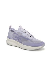 Sneaker viola chiaro con tomaia in rete traspirante, dettagli testurizzati, design con lacci e suola bianca imbottita.