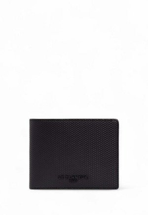 Schwarzes Bifold-Portemonnaie aus strukturiertem Leder, mit dezentem Diamantmuster und geprägtem Logo auf der Vorderseite.