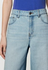 Next WIDE  PETITE  - Laisvo kirpimo džinsai - bleach wash