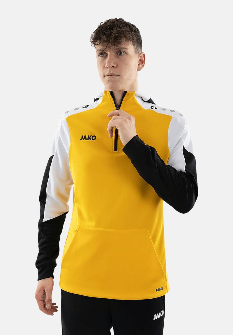 Gelb-schwarzer Quarter-Zip-Pullover mit weißen Akzenten, ausgestattet mit einer Kängurutasche und einem reflektierenden Logo auf der Brust. Weicher, sportlicher Stoff.