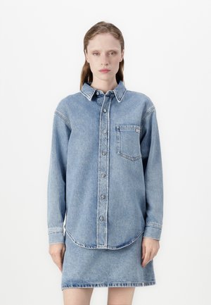 Calvin Klein Jeans DAD SHIRT - Button-down blouse - denim light