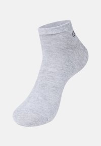 Calzino alla caviglia grigio con polsino a coste, trama liscia e punta rinforzata. Progettato per comfort e durata.