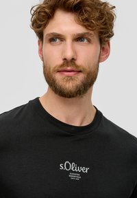 s.Oliver  MIT LOGO czarny