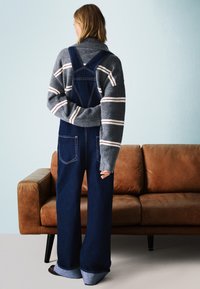 Bershka STRAPPY OVERSIZE - Denim Dungarees - royal blue