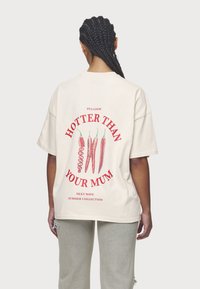 Pegador REYNA HEAVY OVERSIZED TEE - Μπλουζάκι με στάμπα - washed coast sand