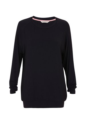 Zwart losvallend hemd met lange mouwen en een ronde halslijn, met een roze binnenschouderdetail, gepresenteerd op een witte achtergrond.