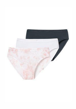 Trzy pary damskich majtek: jedna w jasnoróżowy tie-dye, jedna biała i jedna ciemnoszara. Miękka bawełniana tkanina, klasyczny krój majtek, bez widocznych ozdób.