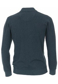 Stickad långärmad tröja i mörk turkos, med ribbad krage och nederkant, en texturerad finish och en slät silhuett.