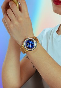 Lotus Montre à aiguilles - goldfarben