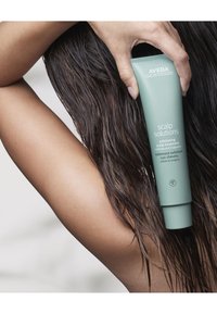 Aveda SCALP SOLUTIONS EXFOLIATING SCALP TREATMENT - Soin des cheveux