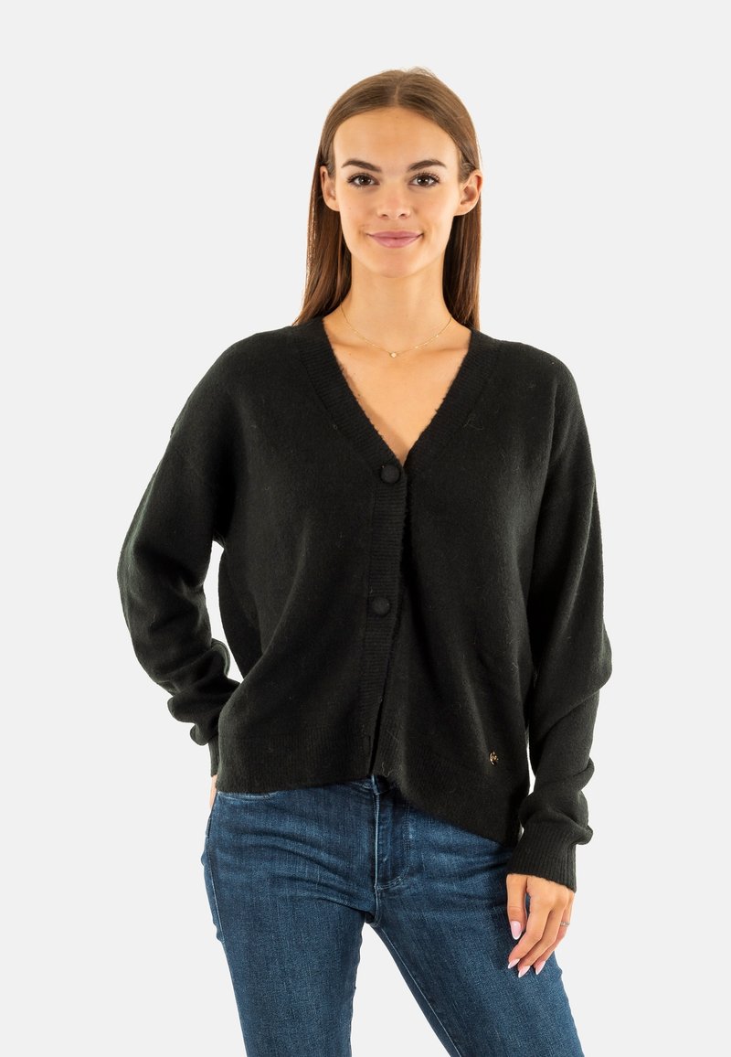 Cardigan negro hecho de tejido suave, con escote en V, dos botones frontales, mangas sueltas y un ajuste relajado.
