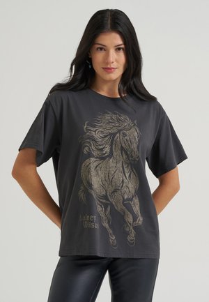 Wrangler, WRANGLER X LAINEY WILSON GOLDEN TEX TEE - Тениска с щампа - nightshade