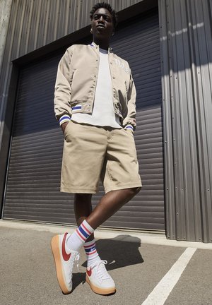 Nike Sportswear Baskets basses - white summit white gum yellow dragon red