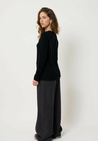 Authentic Cashmere GABLE czarny